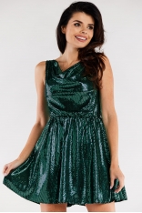 Rozkloszowana Błyszcząca Sukienka z Opadającym Dekoltem - Zielona