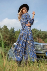 Maxi Sukienka w Stylu Boho w Niebieskie Kwiaty - Chabrowa