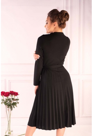 Czarna Plisowana Sukienka z Zabudowanym Dekoltem